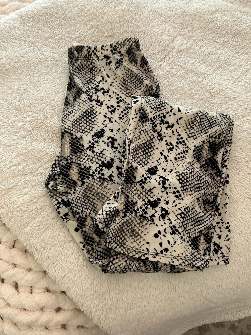 Molly Green Black & Cream Snake Print flare Leggings